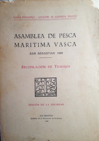 Eusko Ikaskuntzak Asamblea de Pesca Marítima Vasca-n aurkeztutako lanekin prestatu zuen argitalpena.
